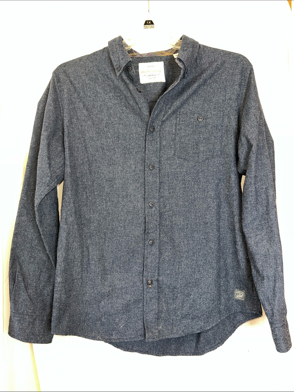 Men's Long-Sleeve Button-Down Shirt in Heather Blue